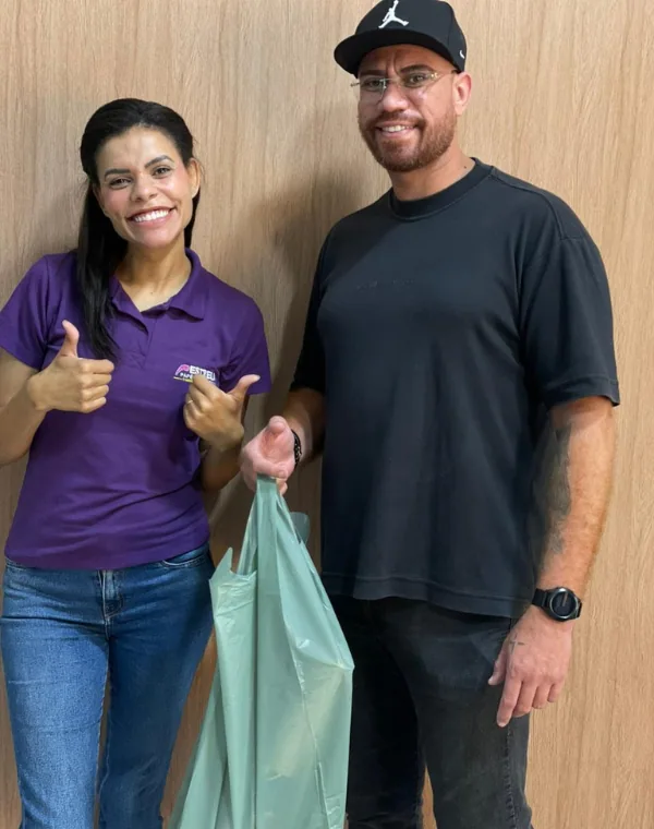 Cliente satisfeito na loja Estrela