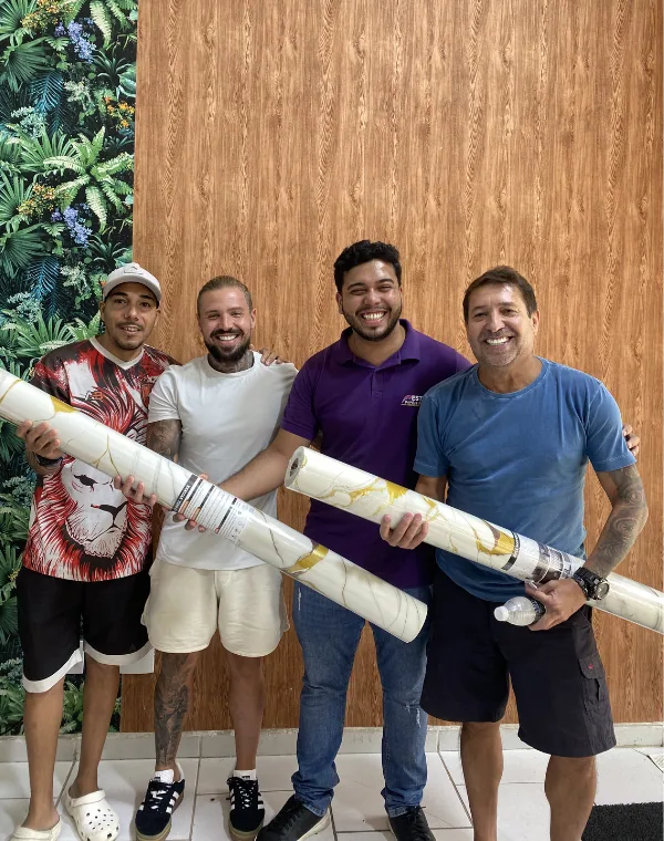 Cliente satisfeito na loja Estrela
